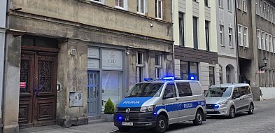 Śmierć kobiety w centrum miasta. Wypadła z okna. Śledczy...-82141