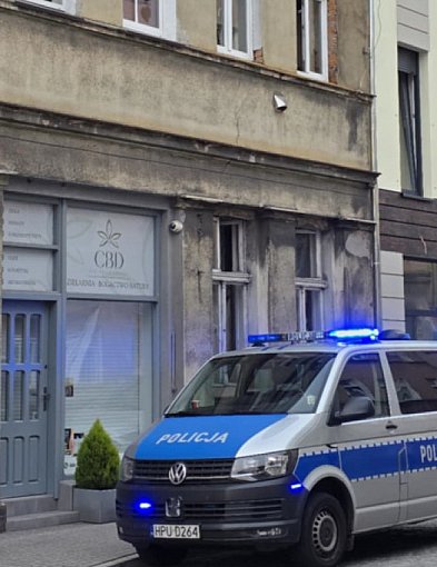 Śmierć kobiety w centrum miasta. Wypadła z okna. Śledczy...-82141