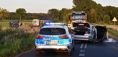 Po czołówce Renault wypadło z drogi! Kobieta i dwie nastolatki w szpitalu-82212