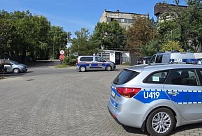 Przed firmą pełno ludzi i policja, co tam się stało? Na teren spółki wkroczył...-82252