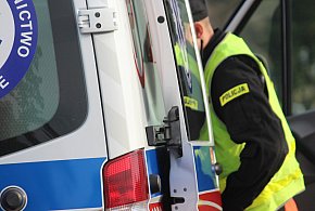18-latek w Oplu staranował kolarza! Ma poważne obrażenia. Kierowca usłyszy...-82309