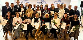 Cztery i pół tysiąca na głowę. Nauczyciele z powiatu od
