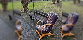 W duecie z parkową ławką tworzyły dość oryginalny...