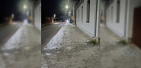 Lód na chodniku. Zwróciła uwagę, ale została wyśmiana