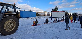 Samochód czy ciągnik, pasują tu jak wół do karety...