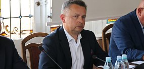 RCB ostrzega, starosta odwołuje zajęcia w szkołach.