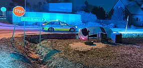 Rów zatrzymał Mercedesa. Potem pojawiła się policja...