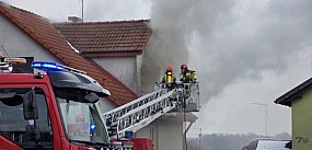 Płonie budynek mieszkalny w Gostyniu. Sytuacja wygląda