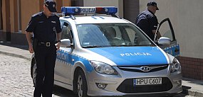 Policja wydała zakazy i nakazy w trzech domach...