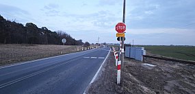 Absurd za Golą? Kierowcy zatrzymują się jak wryci ...