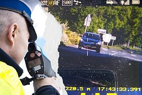 Przez wieś jak autostradą! Ale miał pecha. Ten przejazd słono go kosztował-82886