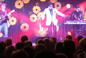 Tyle lat na scenie i zero hamulców. Witam serdecznie, jak Boga kocham...-83040