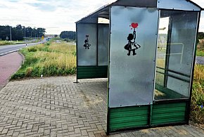 Zwykły przystanek, niezwykły widok. Tyle, że to nie Londyn, a obwodnica Borku...-83083