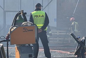 Ustalono przyczynę pożaru hali w Czeluścinie. Biegły nie pozostawił złudzeń-83287