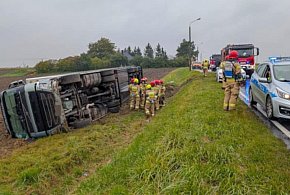 Ciężarówka na gostyńskich blachach w polu! W środku śmierdzący ładunek-83339