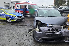Czołowe zderzenie na jednej z ulic w Gostyniu. Do szpitala trafił pasażer...-83343