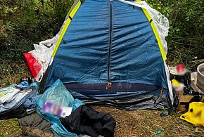 Nielegalne koczowisko na gostyńskim osiedlu. Mieszkało w nim dwoje ludzi-83345