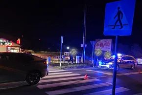 To przejście to jakaś tragedia! Groźny wypadek na pasach w rejonie marketu-83724
