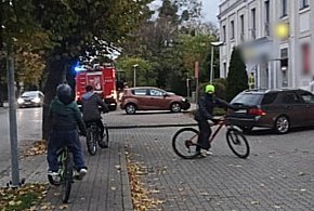 Słychać było alarm. Chwilę później przed bankiem pojawiły się zastępy strażaków-83901