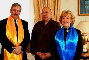 Jeśli nie wiesz, jak się zachować, zachowaj się przyzwoicie. Rozmawiamy...-83904