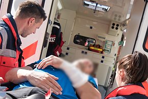 Wysiadł z auta, klęknął i dusił się krwią. Żaden kierowca nawet się nie zatrzymał-83898