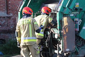 Mały ogień, duży problem. Niecodzienna akcja strażaków na targowisku...-84041