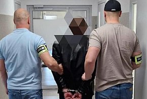 Koniec zabawy w chowanego. Policja odprowadziła go prosto do więzienia-84122