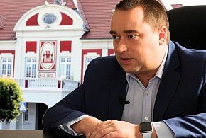 Wy pytacie, burmistrz odpowiada. Dziś o cmentarzu, o reklamach i prezentach dla...-84389