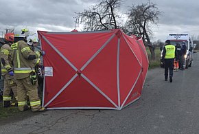Tragiczny wypadek pod Poniecem! Nie żyje 75-letni kierowca. Jego samochód...-84745