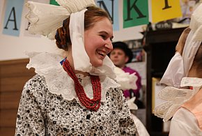 Ostatnia zabawa przed adwentem. To dziewczyny wybierały chłopców do tańca-84893