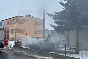 Wart był niewiele, palił się szybko. Kiedy strażacy dotarli na miejsce ogień...-85203