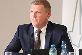 To jest wyczyn ekstremalny... Kierowcy walczą z dziurami, gmina z dokumentacją-85629