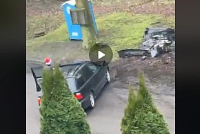 Sieje postrach w całej okolicy. Mieszkańcy wioski obawiają się wyjść na ulicę!-86143