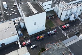 Pożar w gostyńskiej mleczarni. Na miejscu działa kilka zastępów strażaków-86284