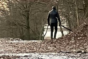 Gostyń na tropie. W lesie miała napotkać mężczyznę ubranego na czarno. Wystarczyło-86344