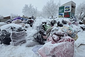 Śnieg przykrył bałagan, ale nie rozwiązał problemu. Wygląda, że nie ma mocnych...-86593
