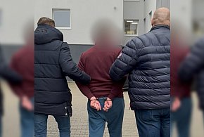 Wolność trwała jeden dzień. Chwycił ojca za szyję i znów groził, że go zabije-86935