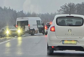 Kolizje, zatrzymane tiry i samochody bez szans pod górę. Tak wygląda sytuacja...