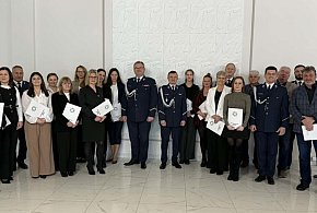 Nie noszą munduru, rzadko ich widać, ale robią robotę. Bez nich komenda by stanęła