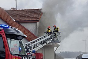 Płonie budynek mieszkalny w Gostyniu. Sytuacja wygląda bardzo poważnie...