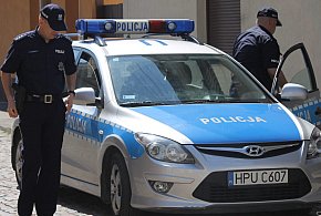 Nie uspokoił się nawet, gdy przyjechała policja.  I nie tylko on ma problemy
