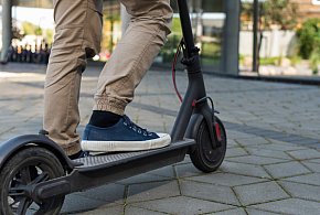 Koniec jazdy po drogach! Hulajnoga, to nie zabawka. Dziś wchodzą...