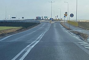 Przyjrzał się nowej drodze i zauważył coś nietypowego. Chodzi o jeden detal