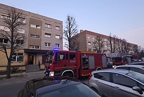 Pożar mieszkania na Górnej w Gostyniu. Strażaków wezwali sąsiedzi. Straty są...