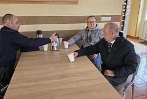 Bez mównicy i urzędowego tonu. To była pierwsza taka kawa z dzielnicowym...