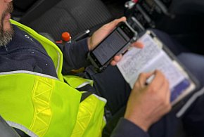 Miał prawo jazdy zaledwie kilka tygodni. Widocznie sam musiał się przekonać...