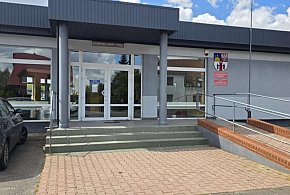 Prawie godzina czekania, a w środku żywej duszy? To mu się nie spodobało