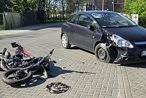 Wypadek w centrum Gostynia. 15-letni motorowerzysta poważnie ranny