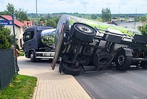 Cysterna na boku, w środku tysiące litrów mleka. Wiemy co się tam stało