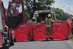 Groźny wypadek w drodze na Świętą Górę. Rannego księdza zabrał helikopter